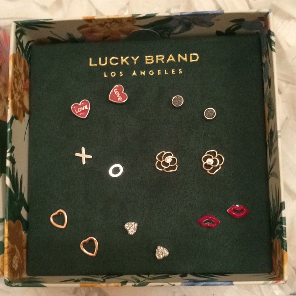 Lucky Brand 7 piece earrings set NWT🎀